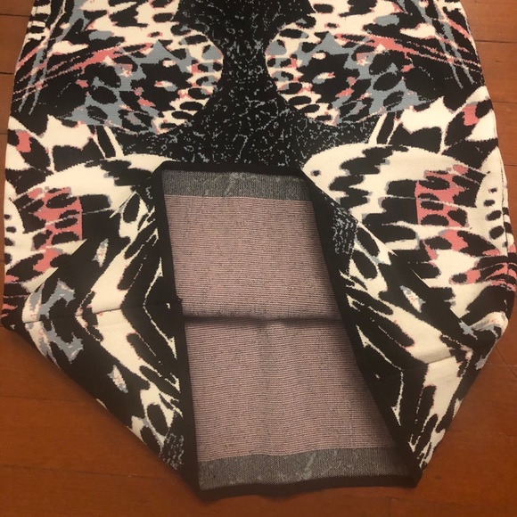 2/$50 BCBGMaxazria print body con skirt - Picture 4 of 7